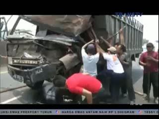 Hindari Mobil Mogok, 3 Kendaraan Tabrakan Beruntun
