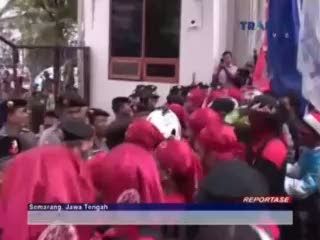 Demo Buruh Menuntut Kenaikan Upah Berakhir Ricuh