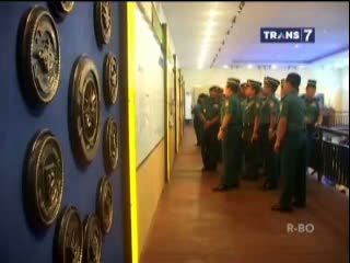 Mengunjungi Museum Sejarah TNI AL