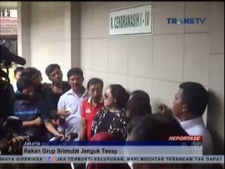 Masih Dirawat, Rekan Grup Srimulat Jenguk Tessy