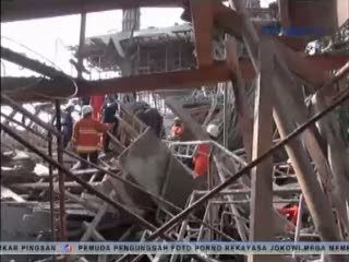 Jembatan Penghubung Ambruk, 4 Pekerja Tewas
