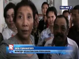 Susi Pudjiastuti Blusukan ke Pelelangan Ikan