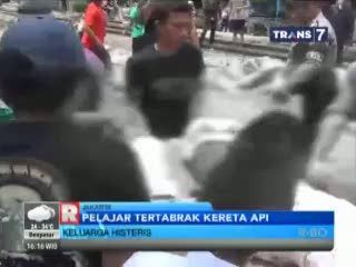 Pelajar Tewas Tersambar Kereta Api