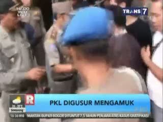 Pedagang Mengamuk Saat Ditertibkan