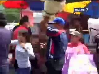 Lapak PKL Ditertibkan, Pedagang Mengamuk