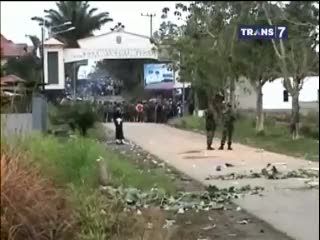 Dipicu Selisih Paham, Warga 2 Desa Bentrok