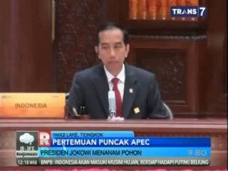 Presiden Jokowi Menanam Pohon Pada Puncak Pertemuan APEC