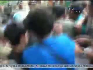 Mahasiswa Terlibat Adu Fisik dengan Satpol PP