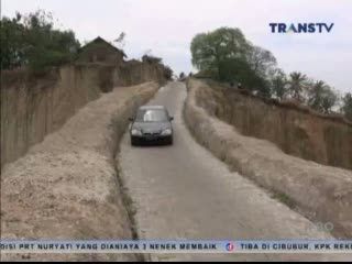 Jalan Maut Akibat Penambangan Tanah di Cilegon