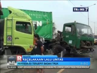 Ugal-ugalan, Dua Truk Kontainer Terguling
