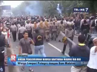 Penggusuran Warga Bantaran Waduk Ria Rio Berlangsung Ricuh