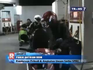 Antrean Kendaraan di SPBU Pasca Pengumuman Kenaikan Harga BBM