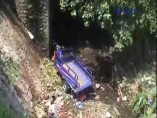 Gerobak Motor Masuk Sungai Sedalam 7 Meter, 10 Siswa Patah Tulang