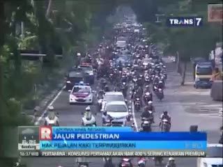 Hak Pejalan Kaki Kian Terpinggirkan