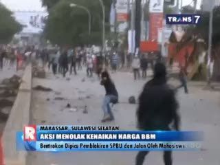 Aktifitas Terganggu Demo, Warga Serang Mahasiswa