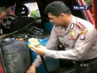 Gudang Penimbunan BBM Ilegal Dibongkar
