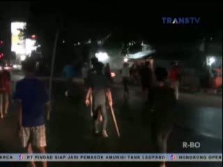 Cari Pelaku Pembacokan, Warga Sweeping Rumah