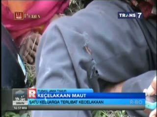 Tragis, Pemotor Tewas Terseret Sejauh 25 Meter di Kolong Mobil