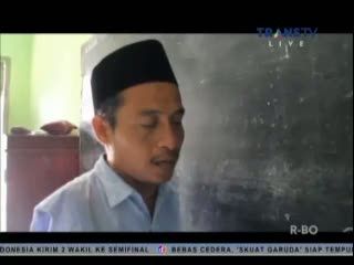 Tak Memiliki Tangan, Untung Tetap Semangat Menjadi Guru
