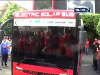 Bus Listrik Pertama di Indonesia Dibuat Mahasiswa dan Dosen ITS