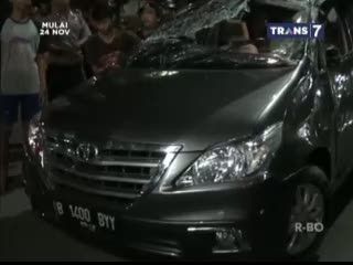 Sopir Mabuk, Minibus Tabrak Pembatas Jalan dan Taksi