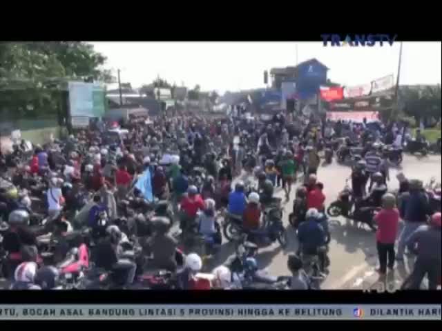 Blokir Tol, Buruh Tuntut Kenaikan UMK