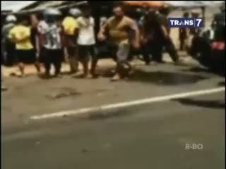 Pemotor Tewas Setelah Menabrak Mobil Dinas Camat
