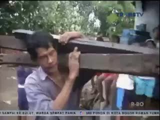 Belasan Rumah Rusak Dihantam Angin Puting Beliung