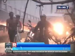 Pohon Tumbang Tutup Jalan