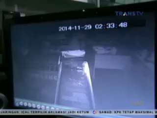 Detik-detik Aksi Pencurian Toko HP Terekam CCTV