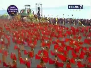 Ribuan Gadis Menari Gandrung di Pantai Boom, Banyuwangi