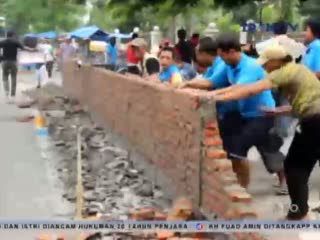 Dinilai Mengganggu, Warga Robohkan Tembok yang Dibangun Stasiun Jombang