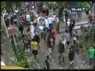 Perang Topat, Tradisi Saling Lempar Ketupat di Lombok