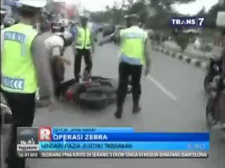 Nahas! Hindari Operasi Zebra, Pemotor Ini Justru Tabrakan