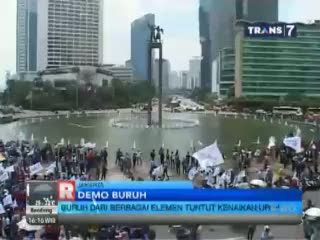Buruh dari Berbagai Elemen Tuntut Kenaikan Upah di Bundaran HI