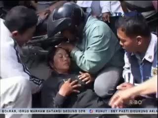 Seorang Perempuan Kesurupan Saat Penggalian Kuburan PRT di Medan