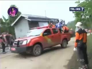 Puluhan Korban Longsor Belum Ditemukan 