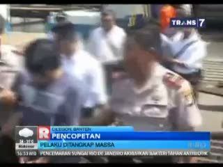 Pencopet di Kapal Penyeberangan Merak Dihajar Massa  