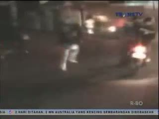 Sempat Kejar-Kejaran, Pejambret Ditangkap dan Dihajar Massa