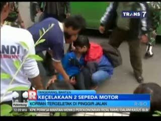 Tabrakan 2 Sepeda Motor, Korban Tergeletak di Pinggir Jalan