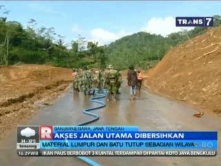 Akses Jalan Utama Banjarnegara Mulai Dibersihkan