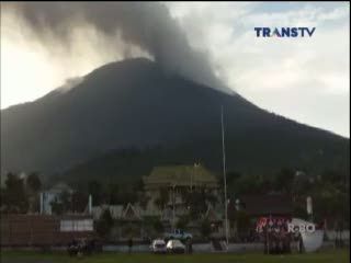 Senin Sore Gunung Gamalama Kembali Meletus