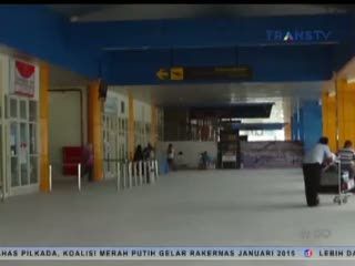 Tak Ada Penerbangan, Warga Ternate Gunakan Kapal Laut