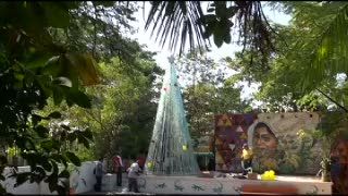 Inspirasi Pohon Natal Dari Barang Bekas