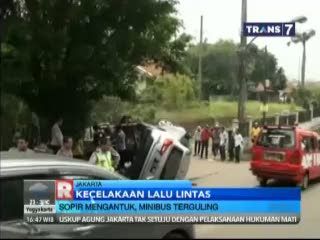 Supir Mengantuk, Minibus Terguling
