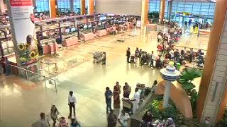 QZ8501 Hilang, Wanita Ini Terus Menanti Tunangannya di Bandara Changi