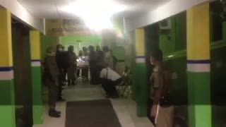 Jenazah Kedelapan Seorang Perempuan dengan Jeans Biru