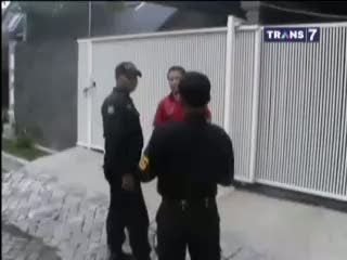Rumah Korban AirAsia Dijaga Petugas Keamanan Pemerintah