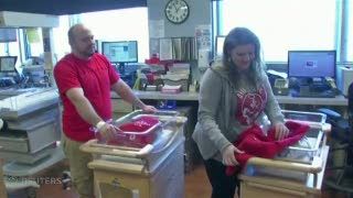 Lahir di Penghujung Tahun, Bayi ini Langsung jadi Fans Tim Football