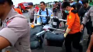 BASARNAS: 3 Jasad Korban AirAsia Terikat Kursi Diduga dari Deret Depan Kiri
